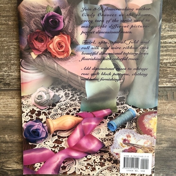 Dimensional Roses Quilts Clothing & more DIY craft book - Picture 3 of 3